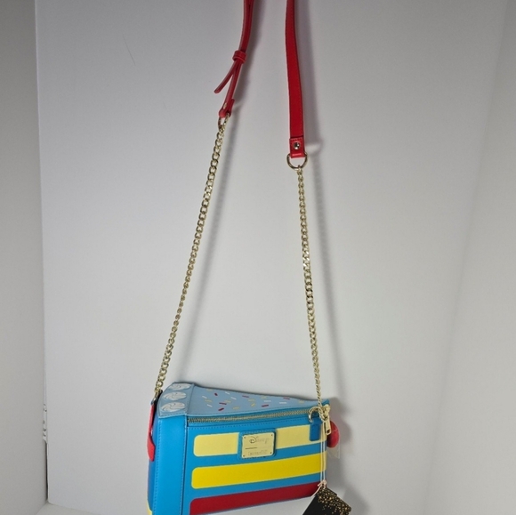 Loungefly disney Princess snow whites cake crossbody Snow White Chain Strap nwt - Picture 2 of 11